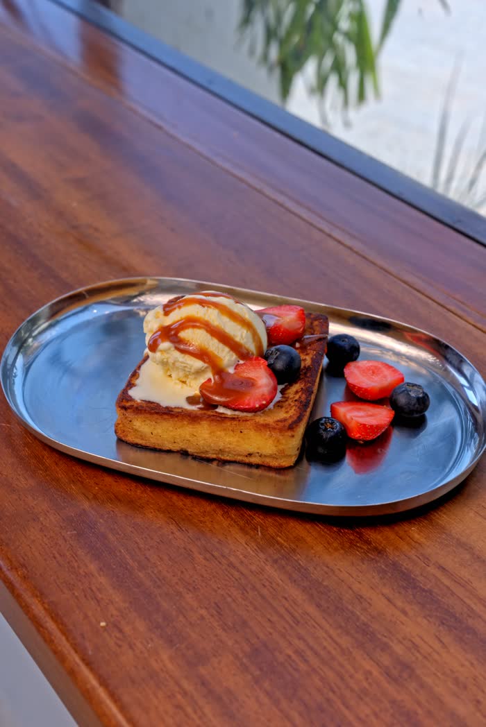The Perk Cafe menu photography, french toast dessert with berries